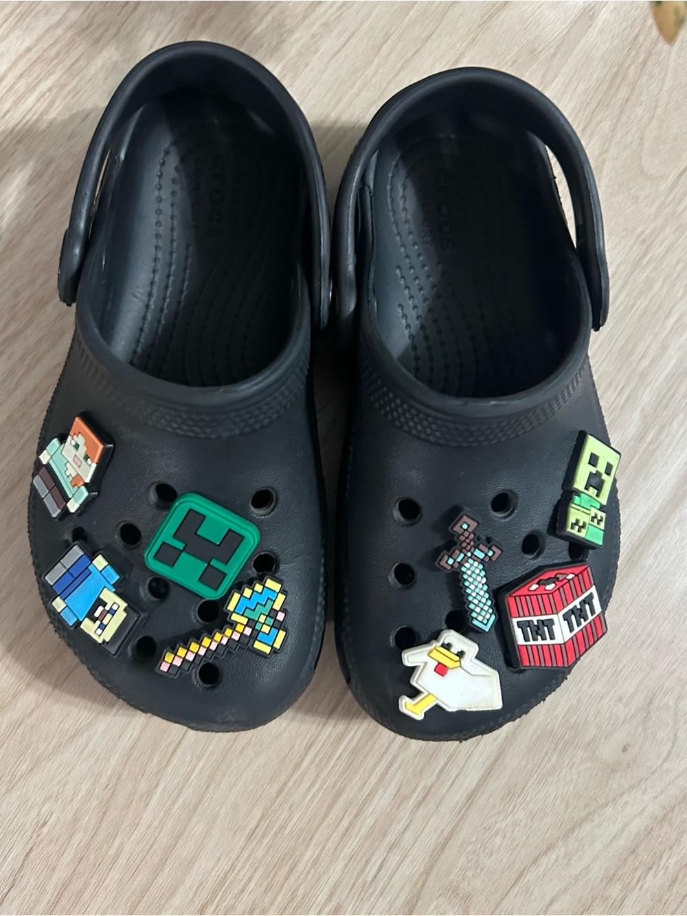 CROCS Kids Black Clogs with Minecraft Jibbitz Charms little kids 10 - Picture 2 of 8